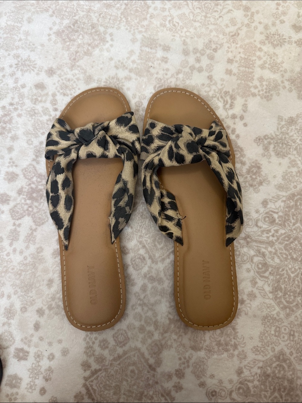 Old navy cheetah sandals - Picture 1 of 2
